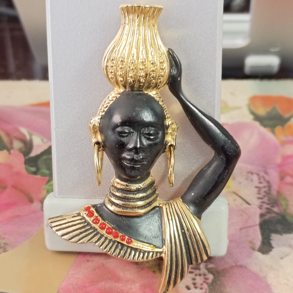 ❤️Vintage ENAMEL FIGURAL WATER CARRIER BROOCH PIN PENDANT Gold / Red Stones